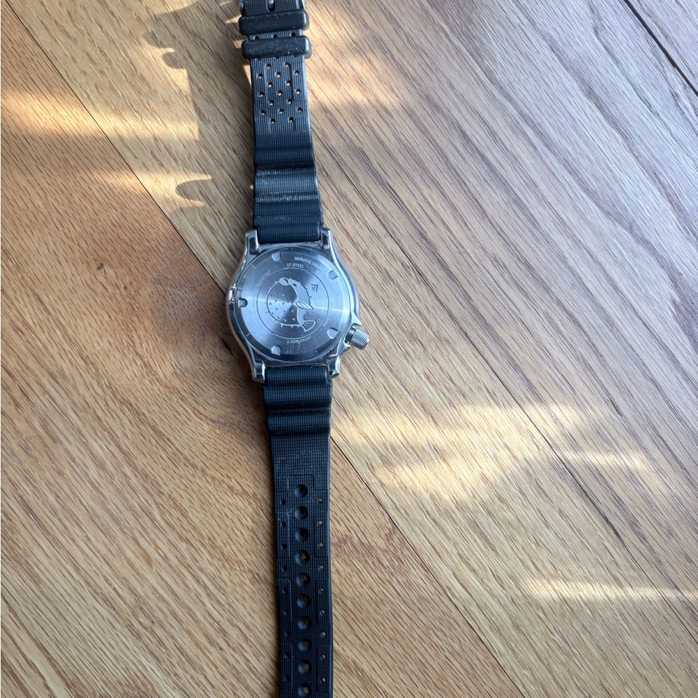 Citizen Red and Black Diver's Watch - Picture 3 of 3
